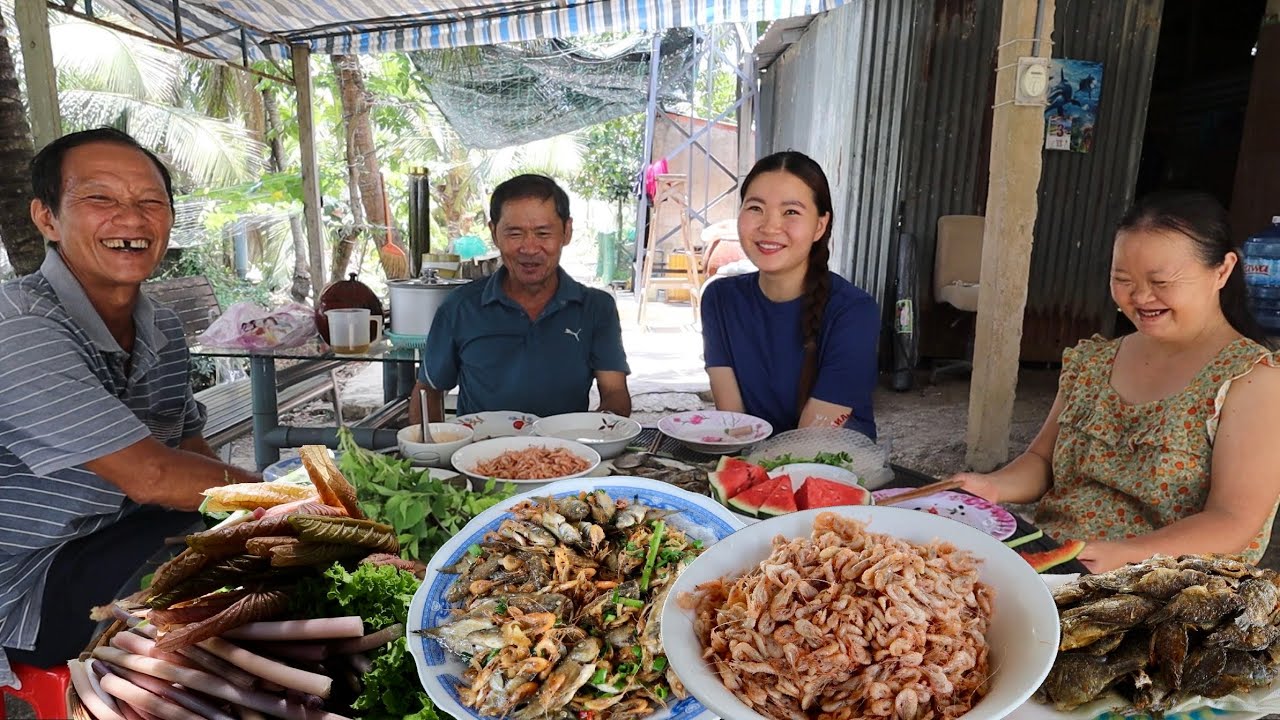 Nét quê: CHA KÉO CÁ, TÉP, HÁI BÔNG SÚNG LÀM MÓN ĐẶC SẢN lai rai vài ly với chú hàng xóm