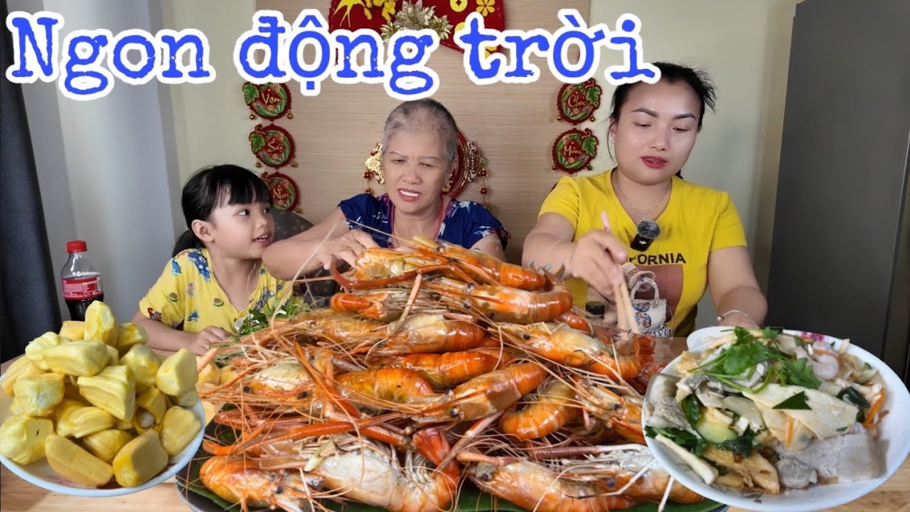 Ngon động trời cùng mâm tôm càng xanh tươi rói hấp Coca ăn kèm gỏi củ hủ dừa chua cay mặn ngọt