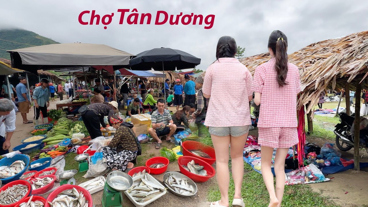 Chợ phiên Tân Dương - phiên chợ mái lá mộc mạc bên dòng sông chảy