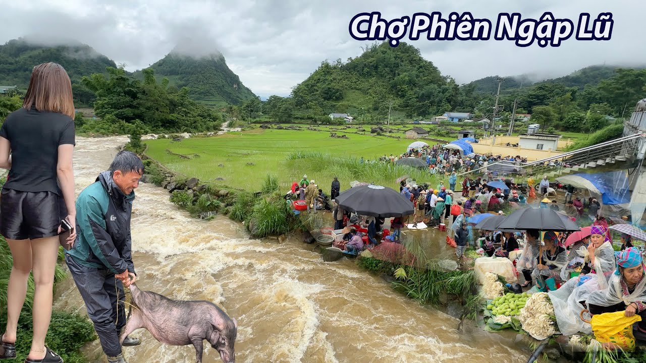 Chợ phiên Ngập Lũ ở Lai Châu- Người dân vất vả bán hàng trong mưa lớn