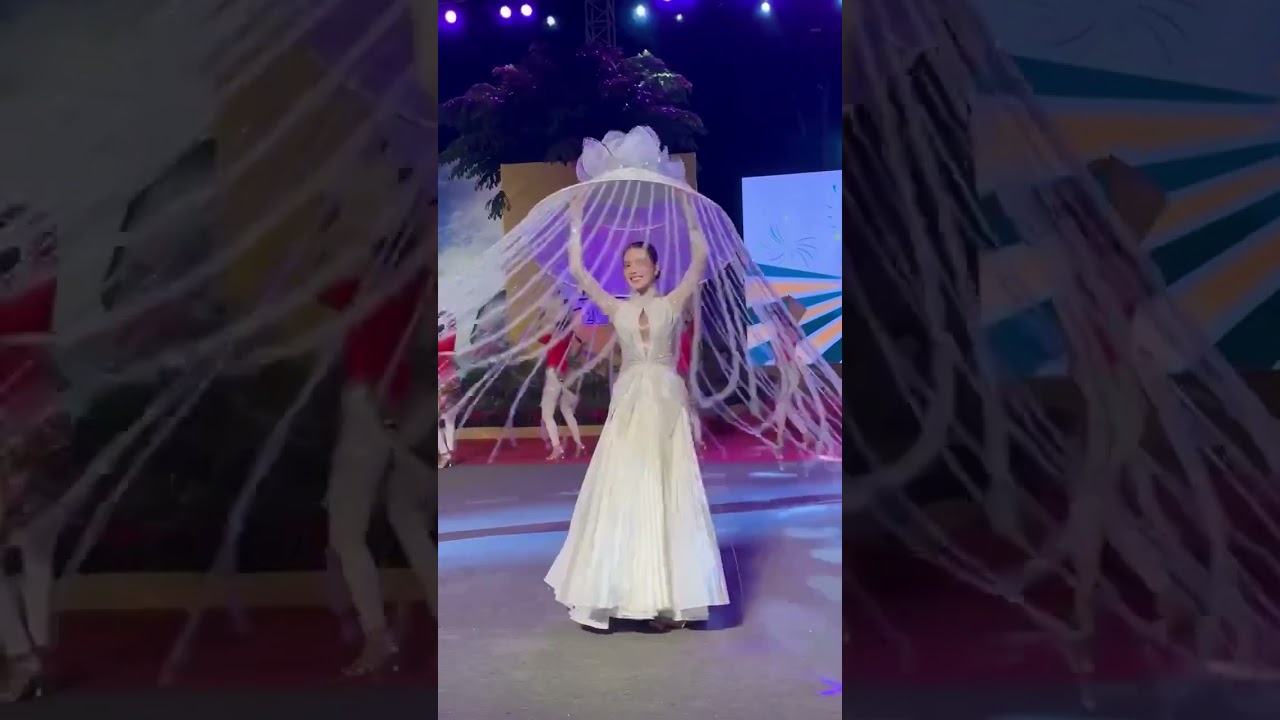 Hoa hậu Thanh Thuỷ trình diễn National Costume tại Liên Hoan Nhạc Kèn - Múa Rối 2023