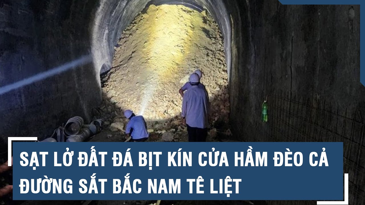 Sạt lở đất đá bịt kín cửa hầm Đèo Cả, đường sắt Bắc Nam tê liệt | VTs