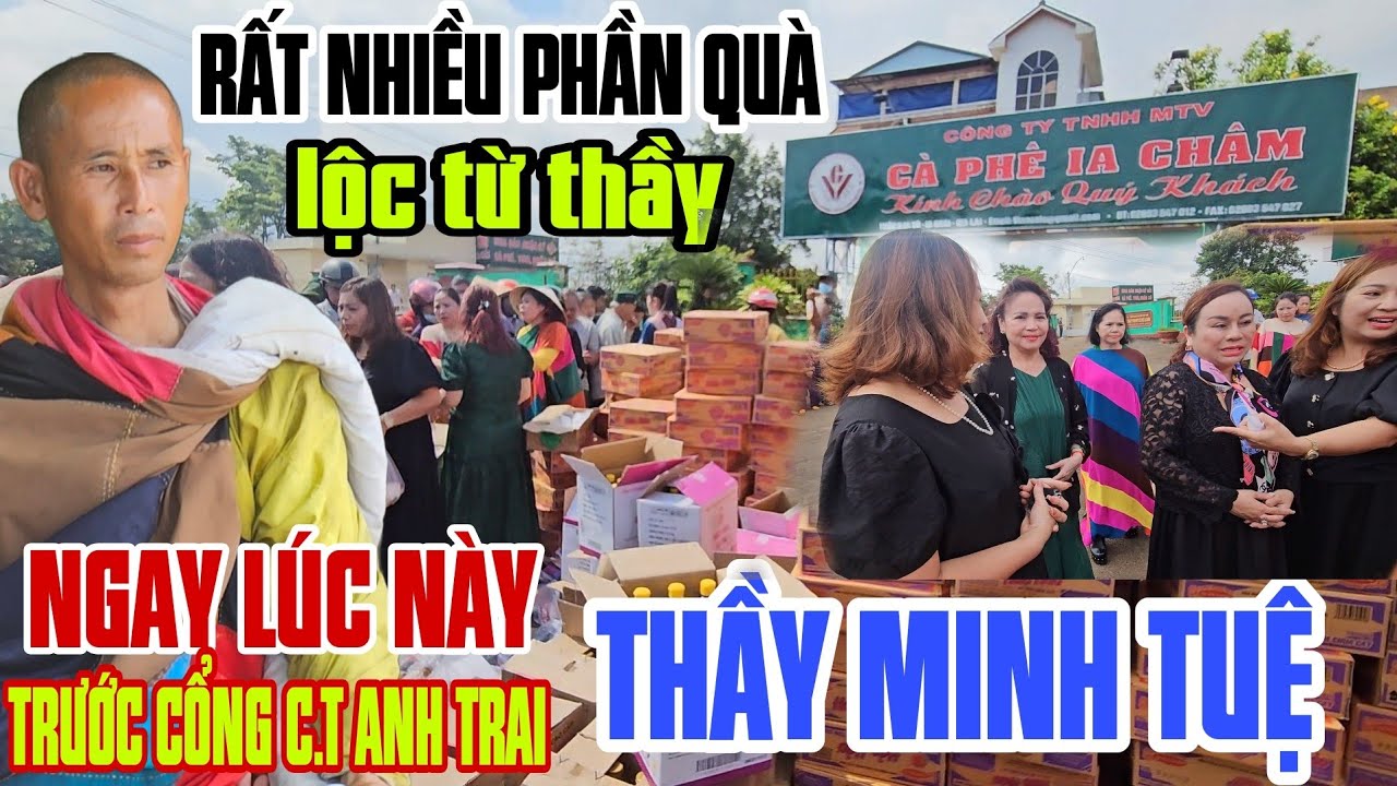 Ngay cổng công ty anh trai THẦY MINH TUỆ bà con nhận Quà rất vui mừng