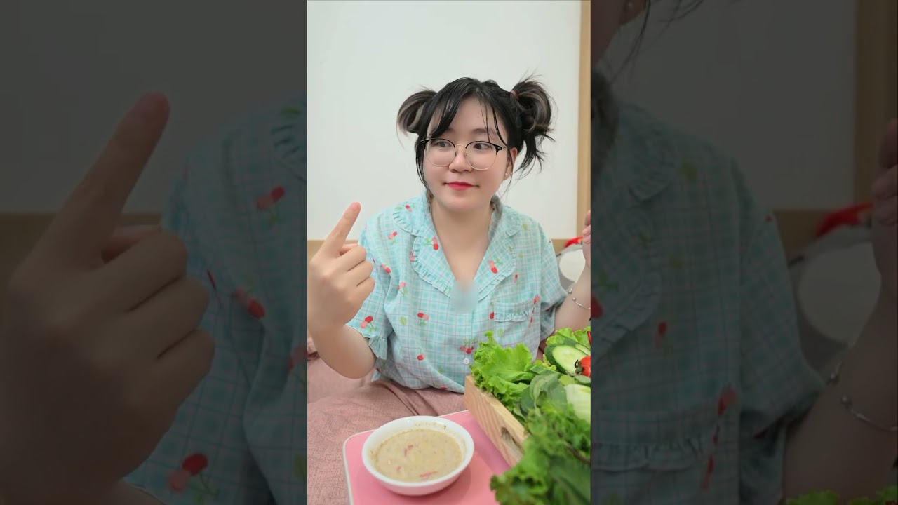 Ăn vụng đêm khuya - phần 2:  mukbang Gà hun khói Ông già IKA #  | #Shorts