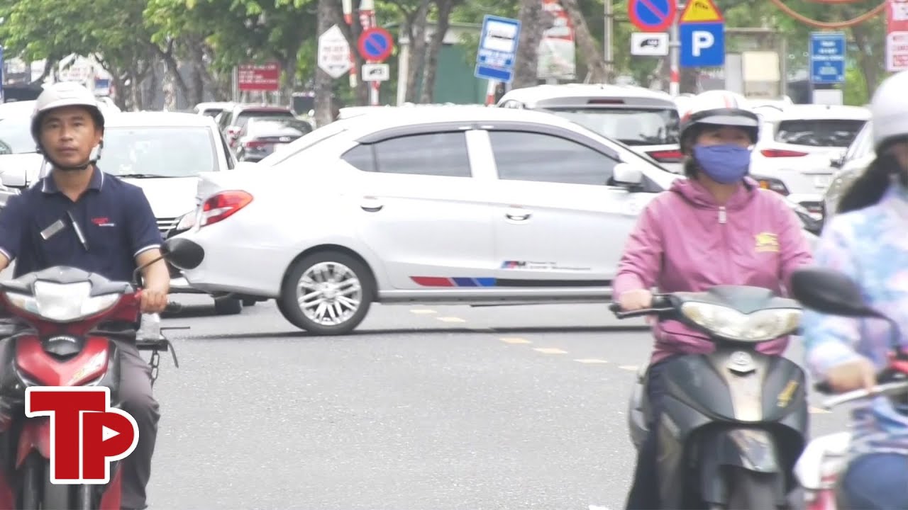 Những 'vật thể lạ' dưới lòng đường và bài toán chỗ đậu xe ở Đà Nẵng | Tiền Phong TV