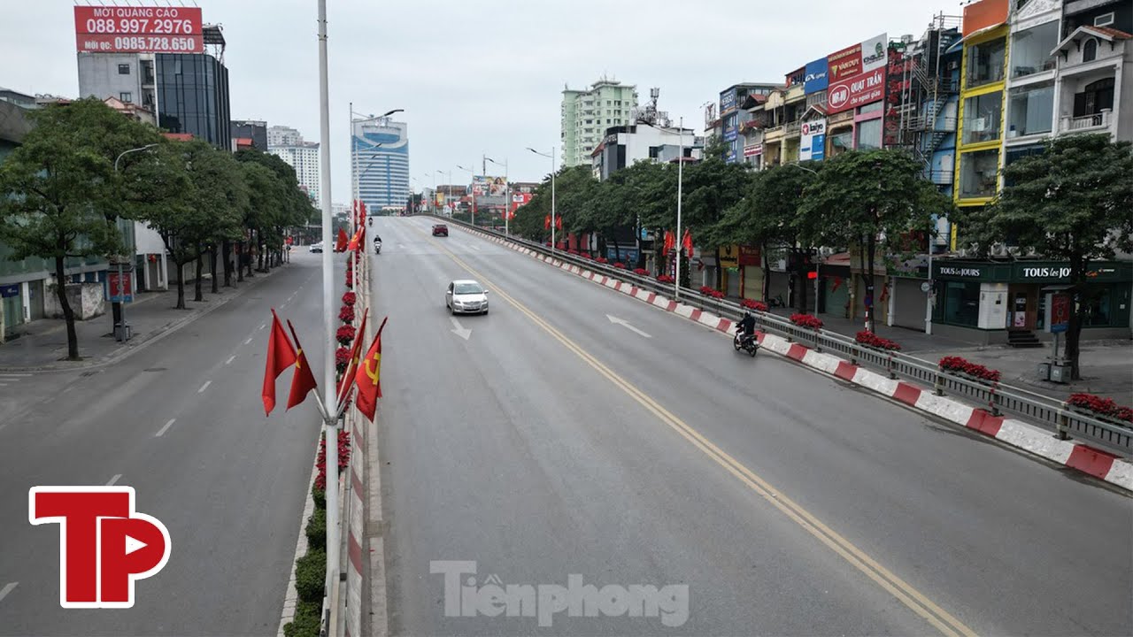 Thời gian vắng lặng hiếm hoi của các 'điểm đen' giao thông Hà Nội ngày mùng 1 Tết | Tiền Phong TV