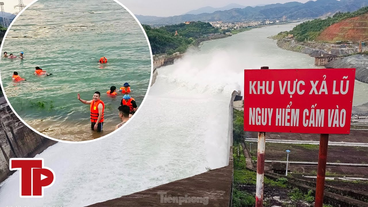 Người dân bất chấp nguy hiểm, kéo nhau tắm sông khi thủy điện Hòa Bình xả lũ | Tiền Phong TV