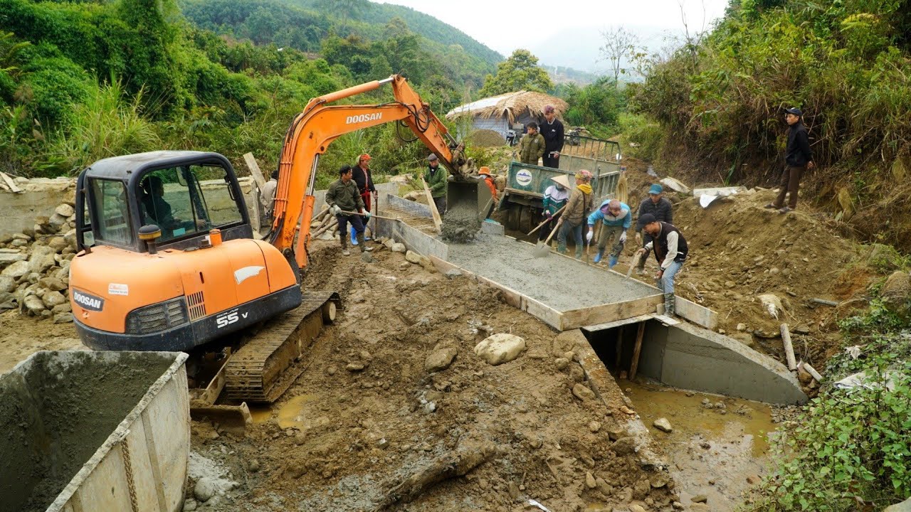 Cầu Bản Khe Vác (T63) Bà con thạo việc ghép cốp pha chính thức xong phần Cống