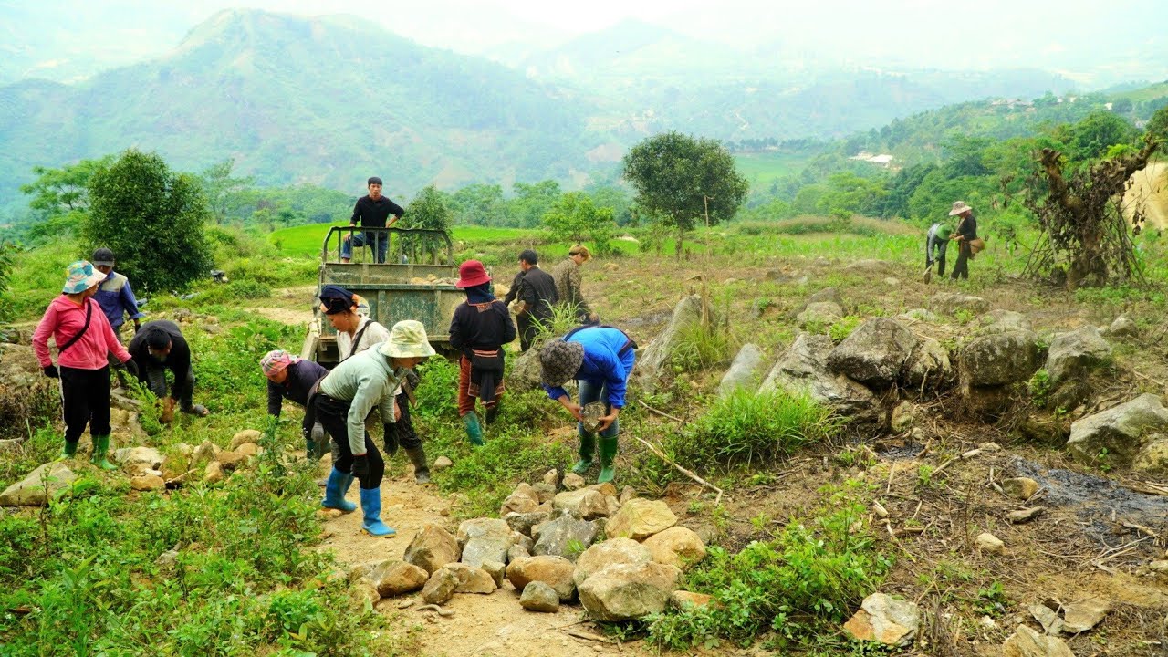 Cầu Khe Trang (T3) Vượt núi liên hoàn Dân bản Trắc Tơ  chuyển đá trên đồi, chuyển đồ ở lại lán