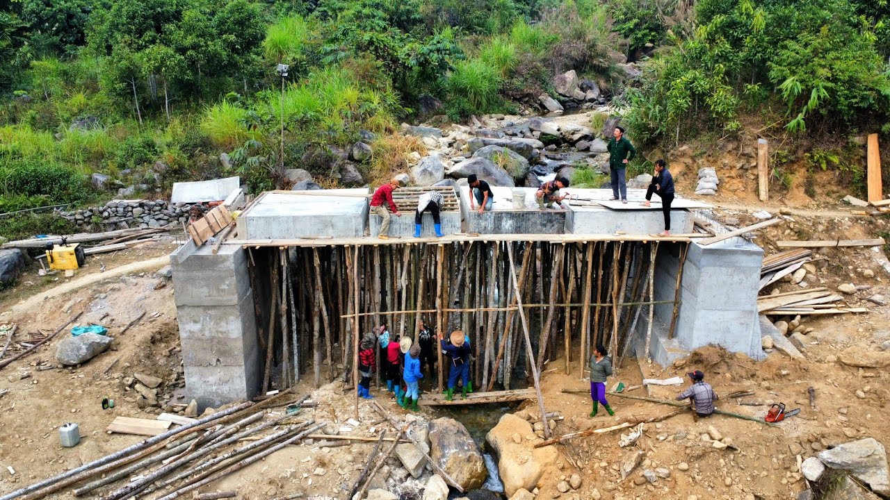 Cầu Bản Khe Vác (T32) Ghép xong ván mặt tạo hình dầm Khủng - Dàn trận cây chống quá vững chắc