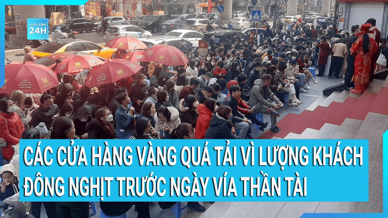 Các cửa hàng vàng quá tải vì lượng khách đông nghịt trước ngày vía thần tài