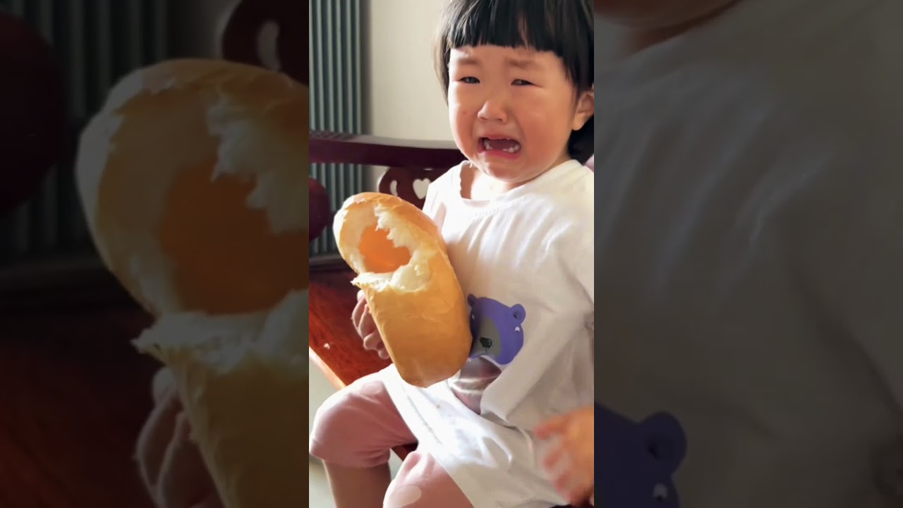 Giận lắm Bà Út giật bánh mì của con #baby #cute #trantienfamily