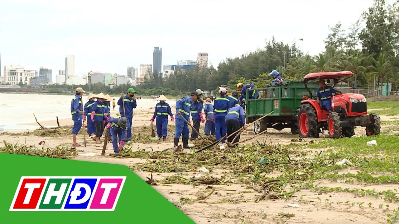 Hàng trăm tấn rác thải tấp vào bãi biển Đà Nẵng | THDT