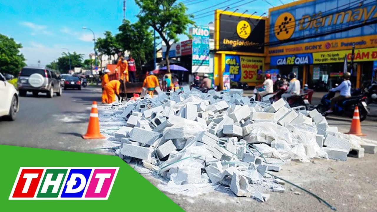 TP.HCM: Truy tìm xe đổ gạch ra đường rồi bỏ chạy | THDT