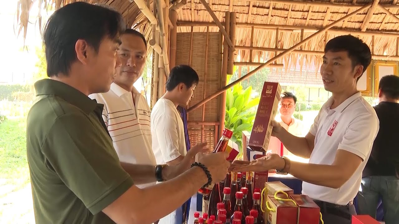 Trưng bày sản phẩm OCOP Quảng Ngãi tại chương trình “Sắc quê Quảng Ngãi” | PTQ