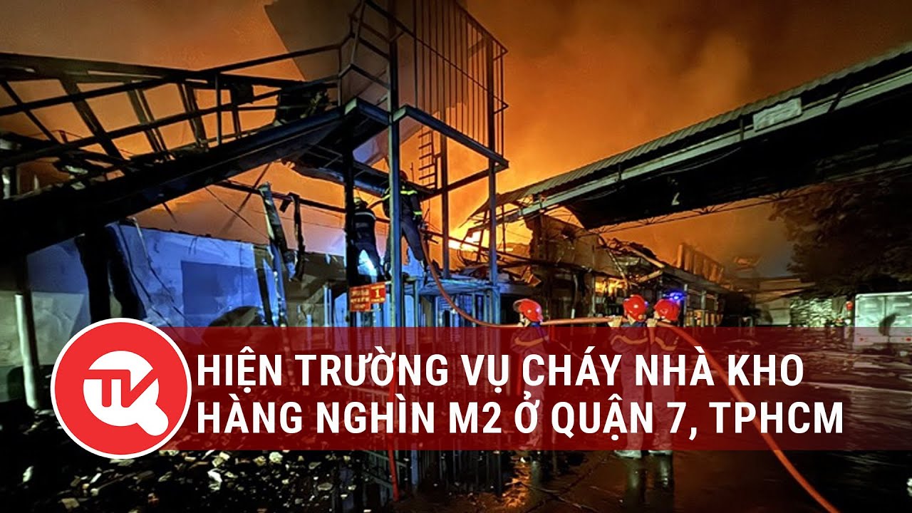 Hiện trường vụ cháy nhà kho hàng nghìn m2 ở Quận 7, TPHCM | Truyền hình Quốc hội Việt Nam