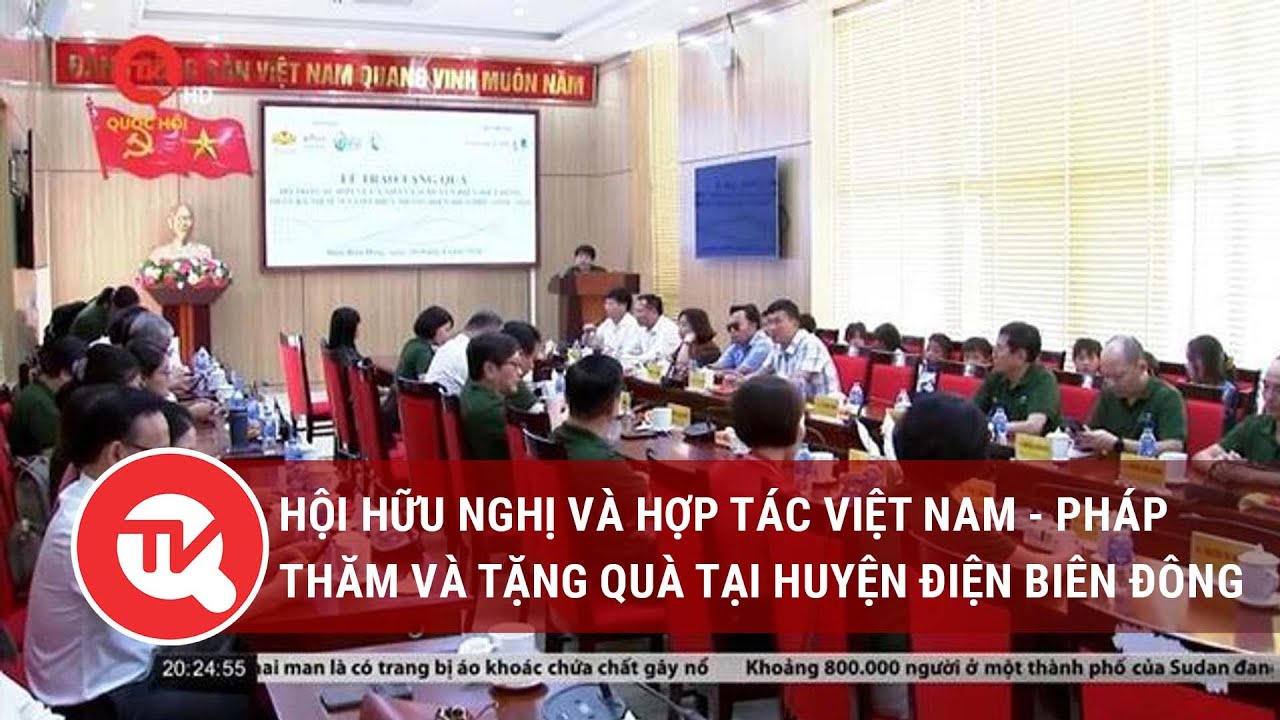 Hội Hữu nghị và Hợp tác Việt Nam - Pháp thăm và tặng quà tại huyện Điện Biên Đông