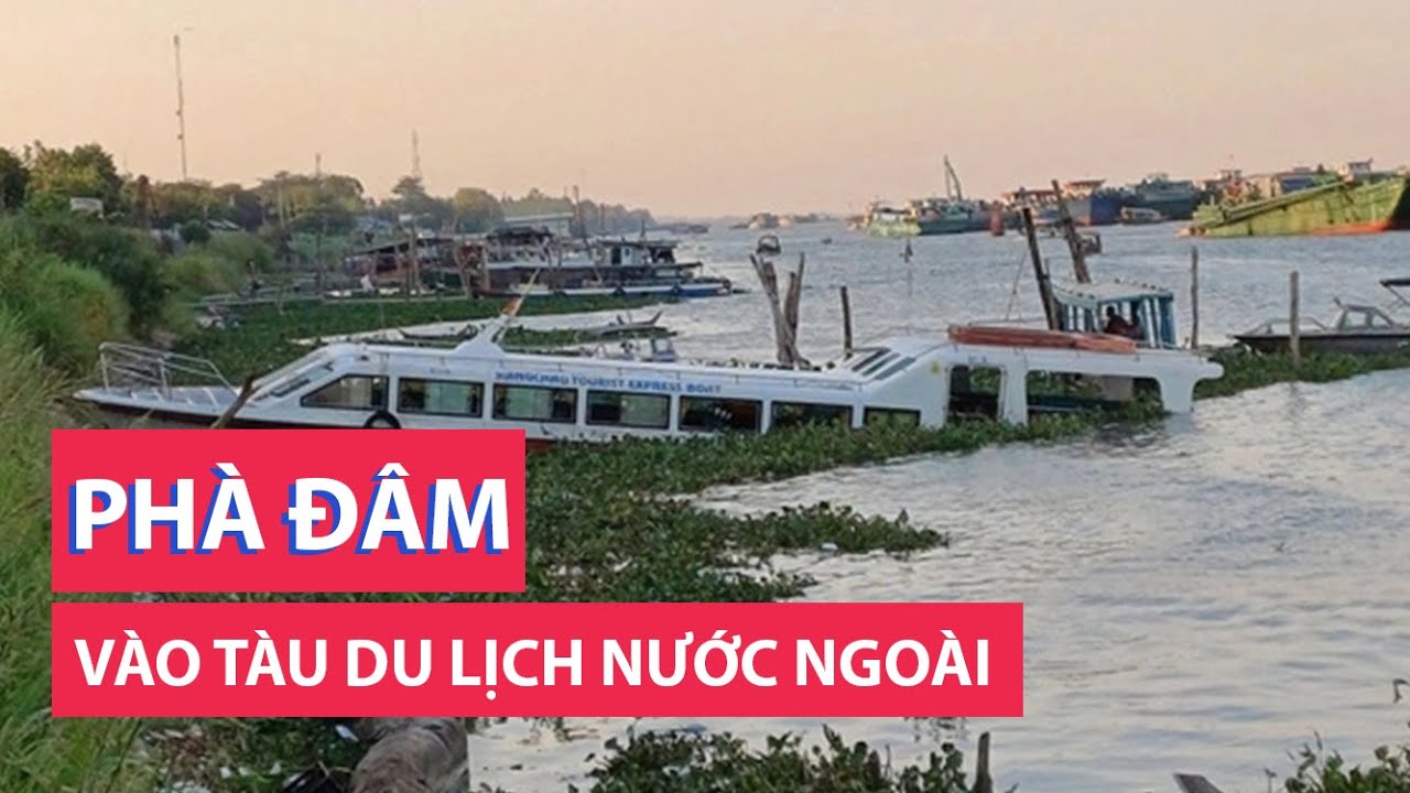 Phà đâm vào tàu du lịch chở khách nước ngoài làm 3 người bị thương nặng