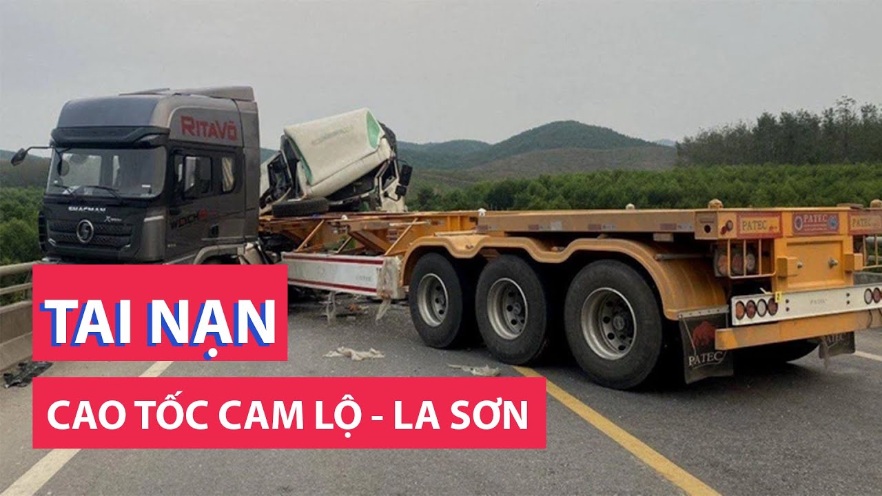 Xe đầu kéo 'đấu đầu' xe tải trên cao tốc Cam Lộ - La Sơn