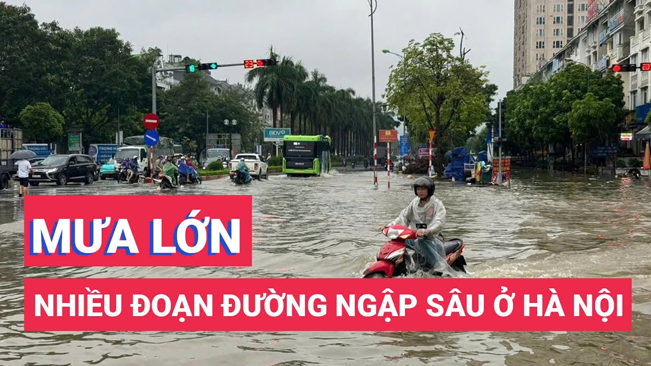 Hà Nội mưa lớn, nhiều đoạn đường ngập sâu