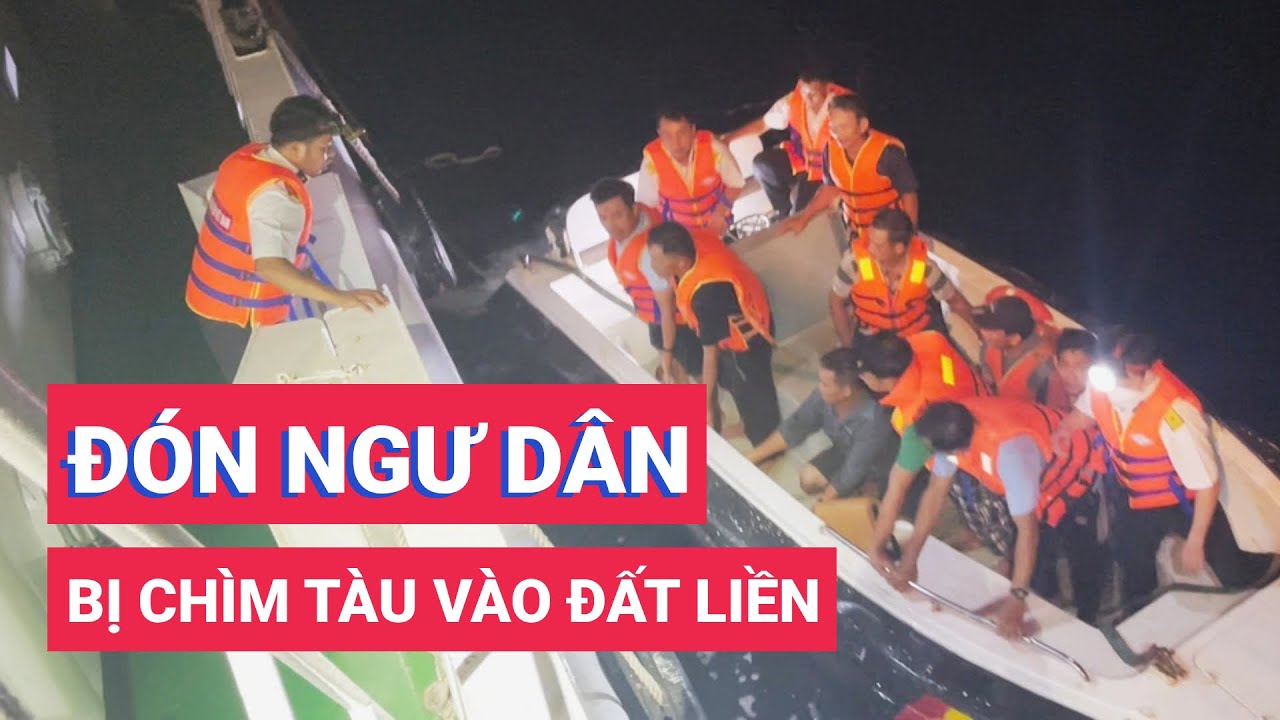 Đưa các ngư dân trên tàu câu mực ở Quảng Nam về đất liền