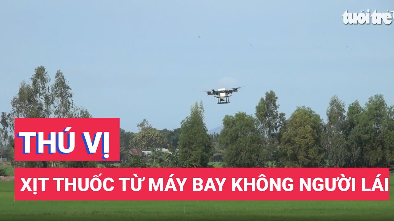 Nông dân miền Tây rải phân, xịt thuốc bằng máy bay không người lái