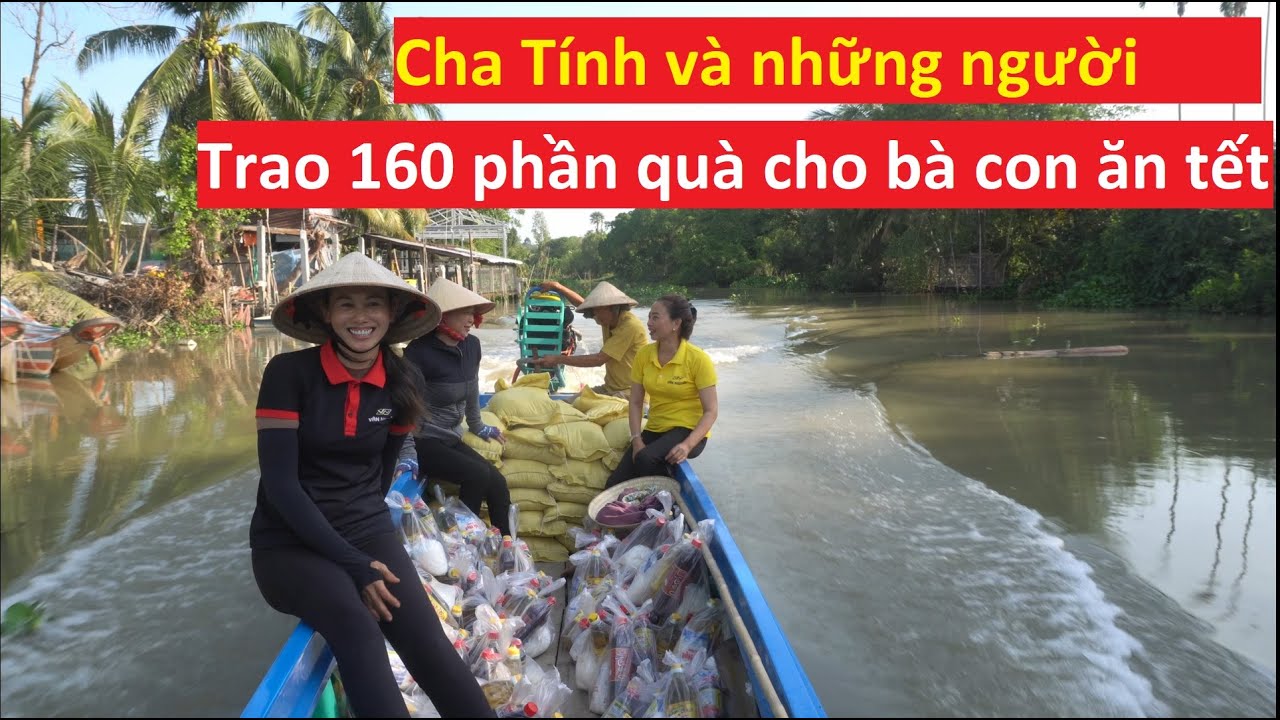 1132 / Cha Tính và những người bạn tặng 160 phần quà cho bà con ăn Tết