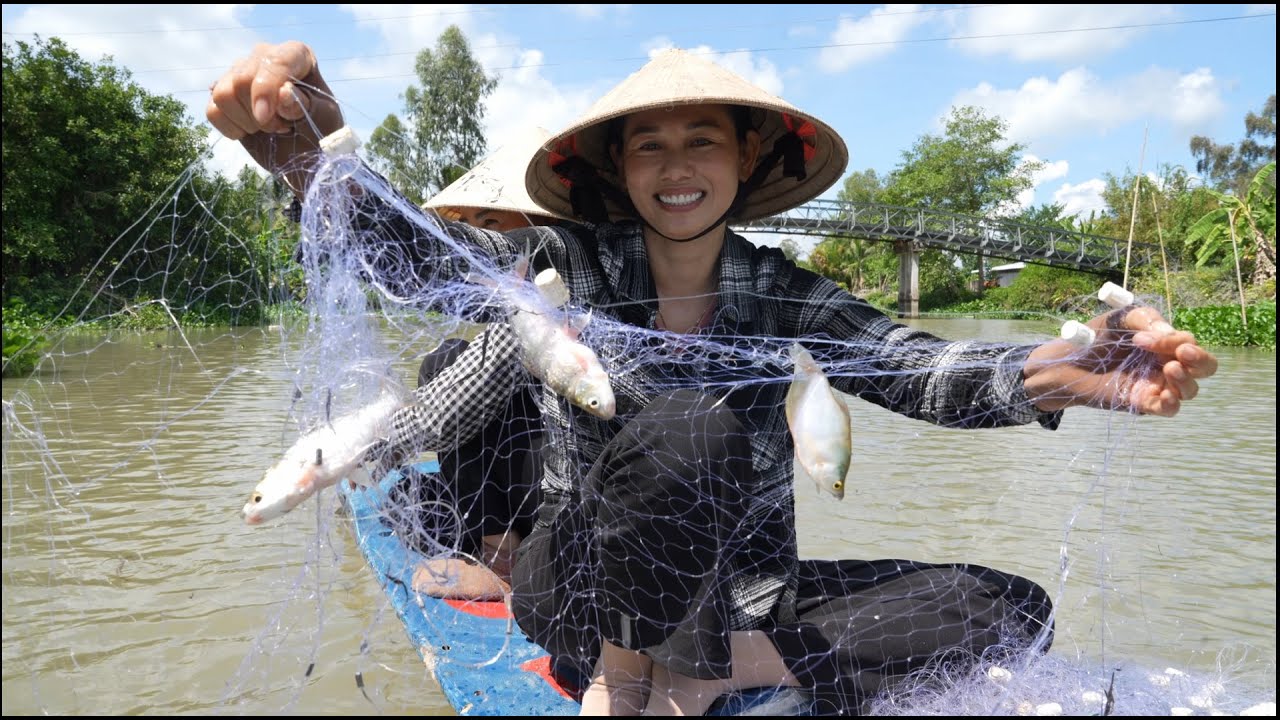 1226 / Giăng lưới cá kho rau muống luộc đãi khách bữa cơm đạm bạc