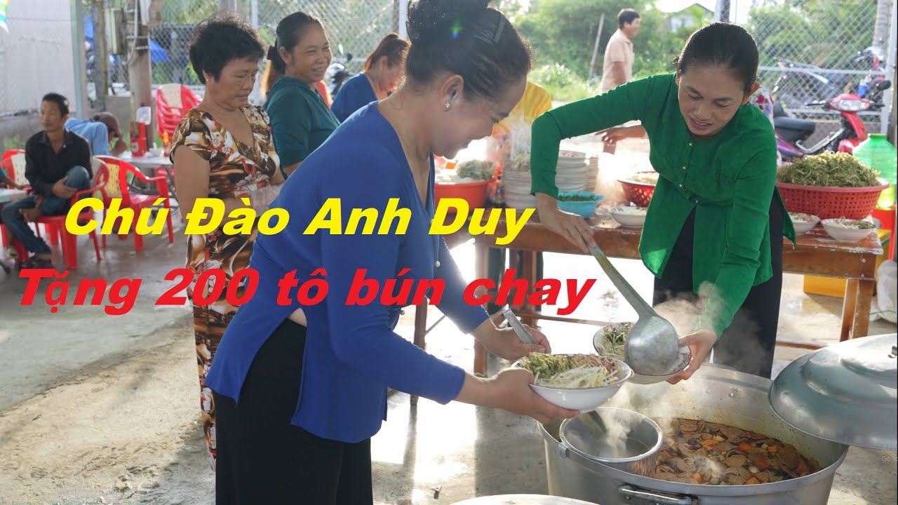 1356 / Tặng 200 tô bún bò huế chay ngày rằm tháng tám