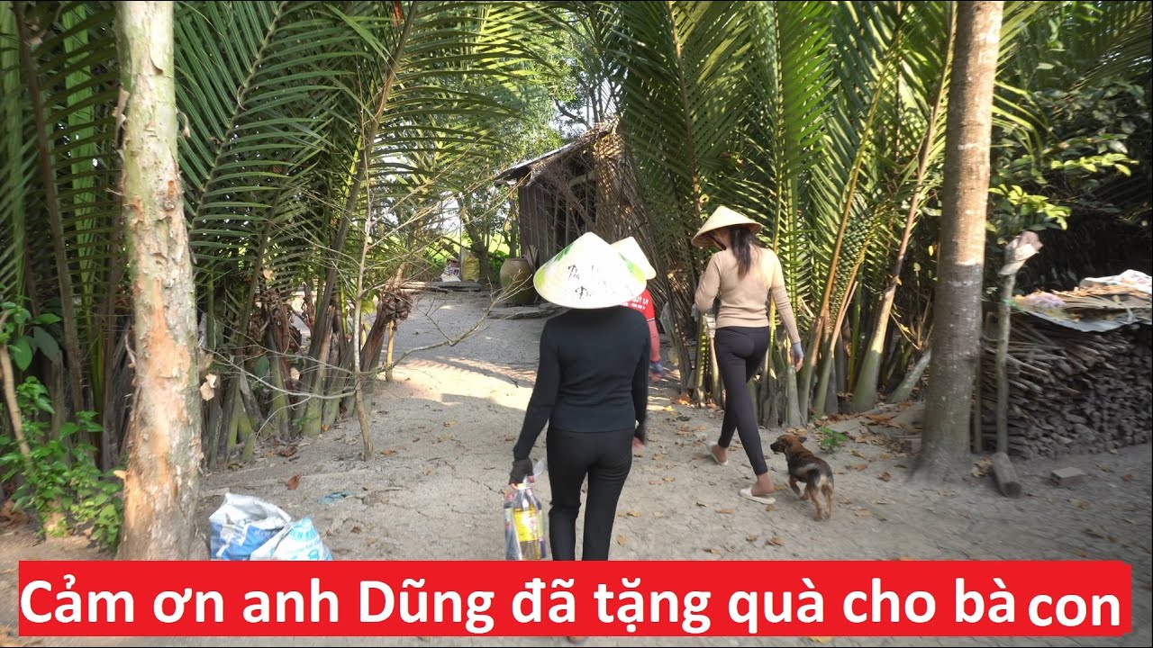 1139 / Anh Dũng ở Mỹ tặng 40 phần quà cho bà con ăn tết