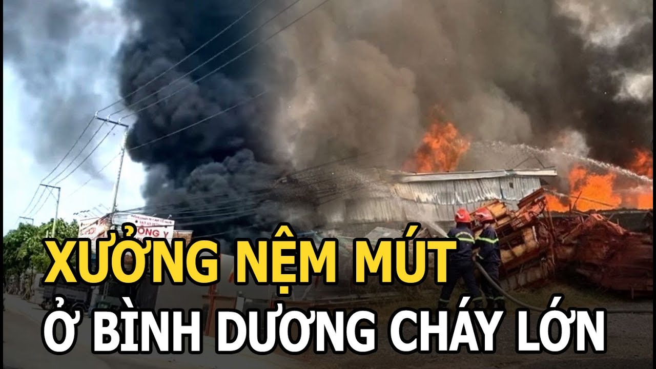 Xưởng nệm mút ở Bình Dương cháy lớn