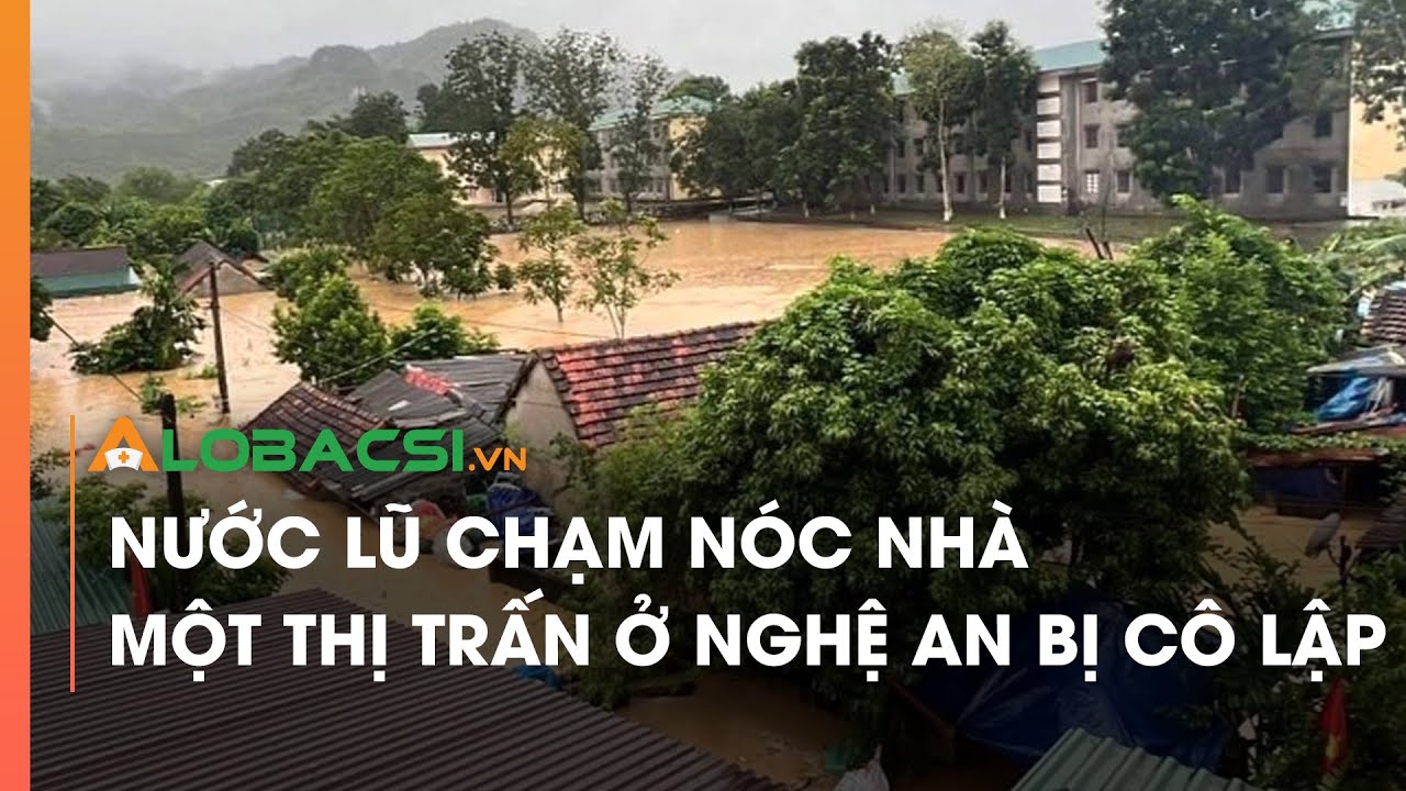 Nước lũ chạm nóc nhà, một thị trấn ở Nghệ An bị cô lập