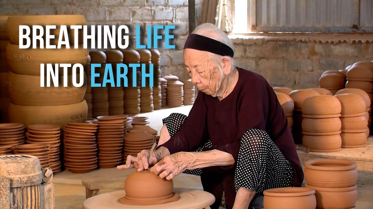 Breathing life into earth | Nghệ thuật gốm làng Phù Lãng