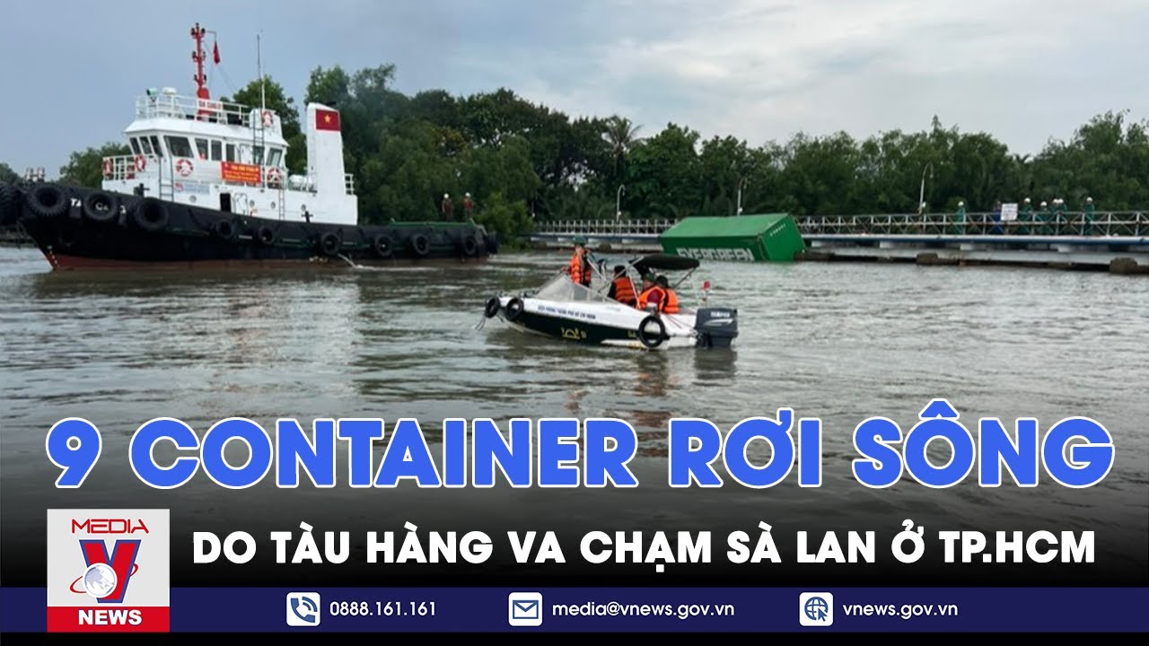 Kinh hoàng 9 container rơi xuống sông Sài Gòn do tàu hàng va chạm sà lan - VNews