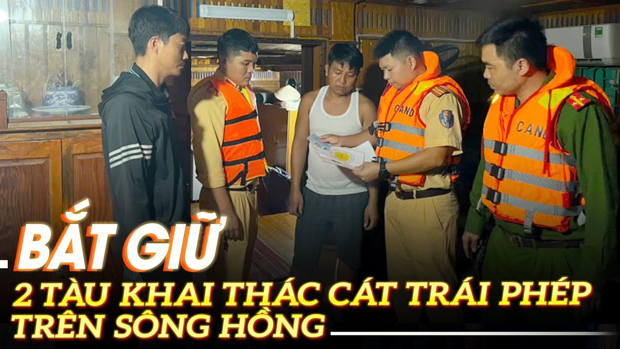 Bắt giữ 2 tàu khai thác cát trái phép trên sông Hồng | VOVTV