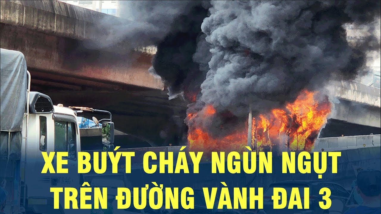 Tin Nóng: Xe buýt bốc cháy ngùn ngụt trên đường vành đai 3 | VOV