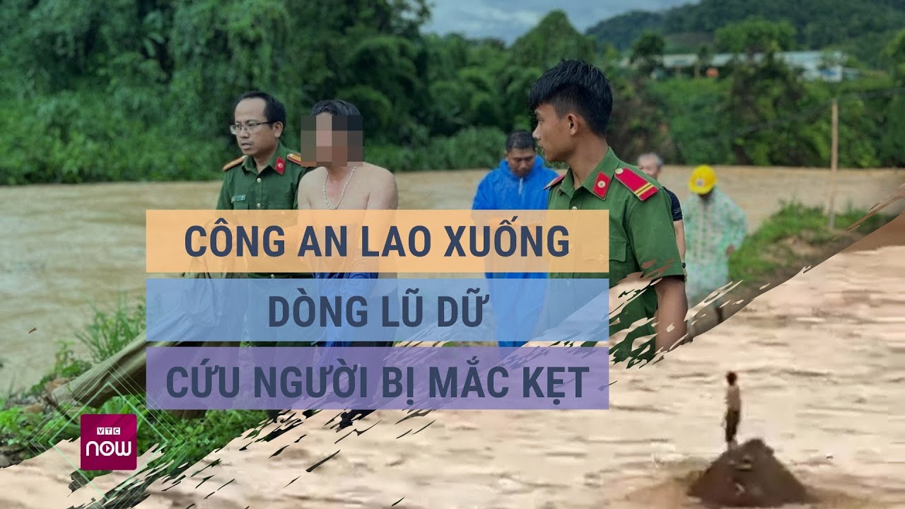 Nóng 24h: Thót tim cảnh chiến sĩ công an lao xuống dòng lũ dữ giải cứu người dân bị mắc kẹt | VTCNow