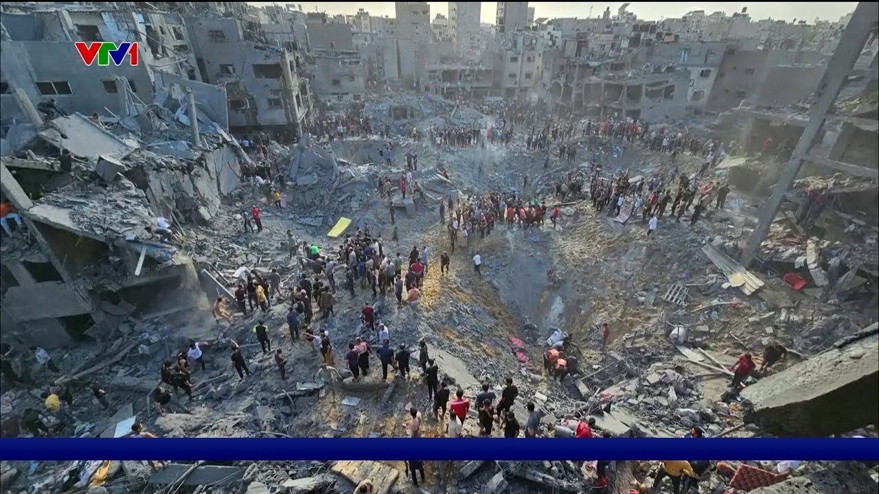 Israel tấn công trại tị nạn ở Gaza khiến hàng trăm dân thường thương vong | VTV24