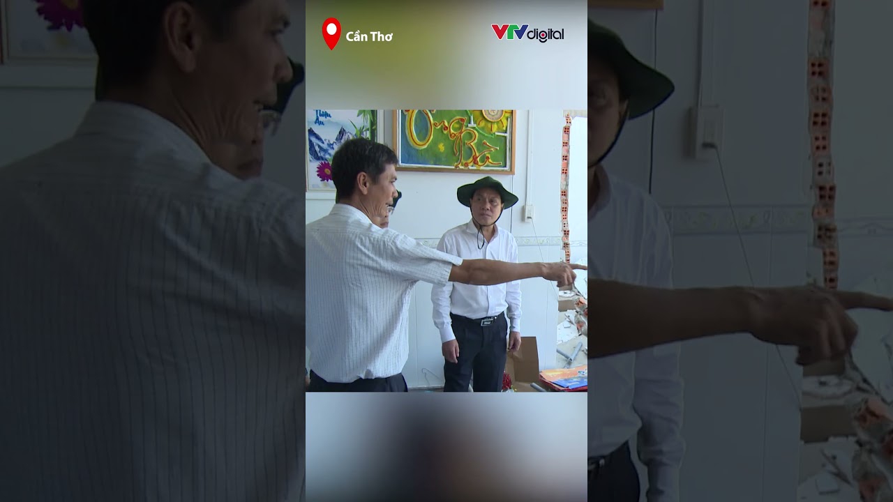 Sạt lở ở Cần Thơ: Khoảnh khắc căn nhà trôi tuột xuống sông chỉ trong phút chốc #vtvdigital | VTV24