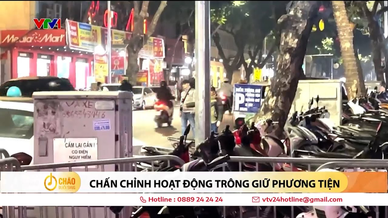 Chiếm dụng hè phố để trông giữ xe trái phép | VTV24