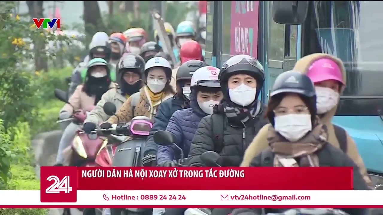 Người dân Hà Nội xoay xở trong tắc đường | VTV24