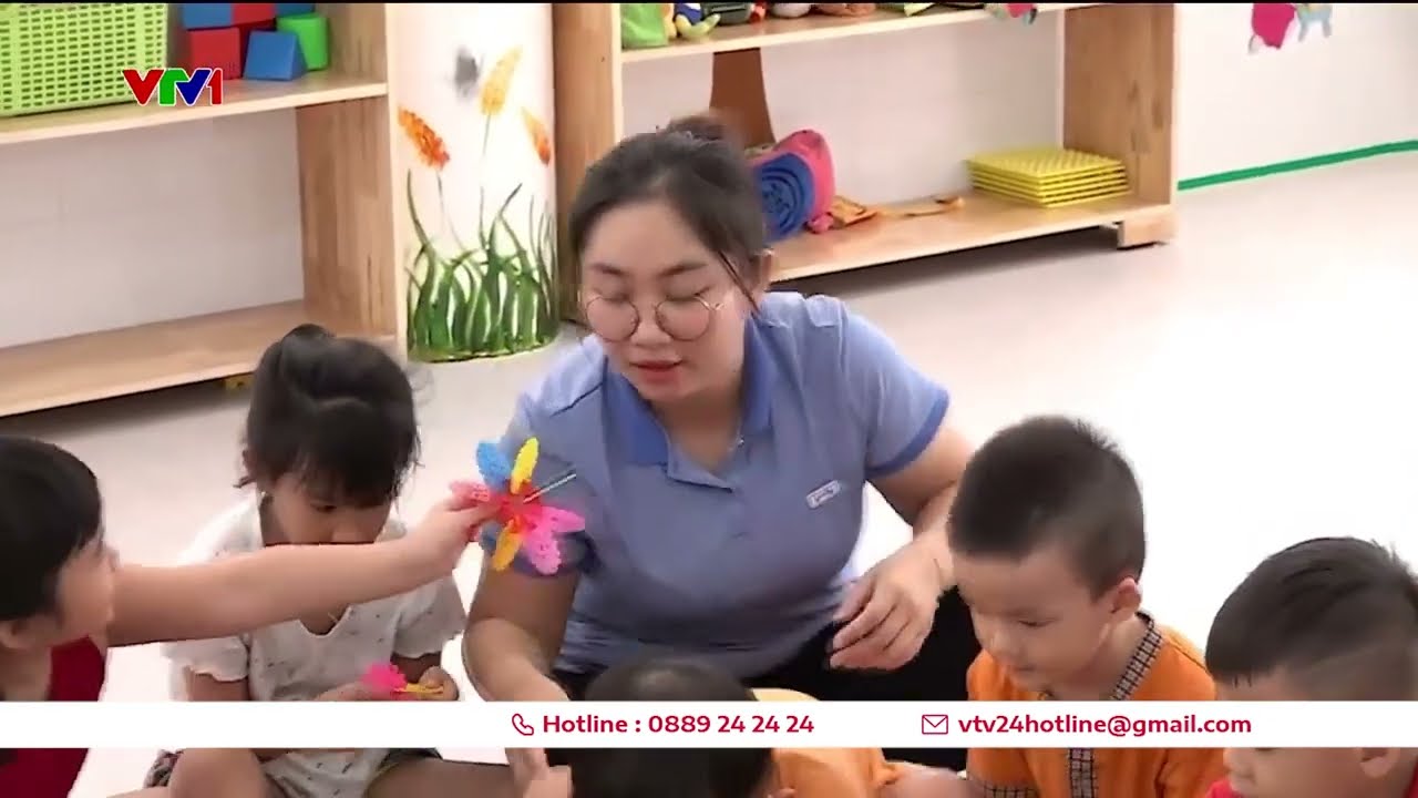 Vất vả nghề giáo viên mầm non | VTV24