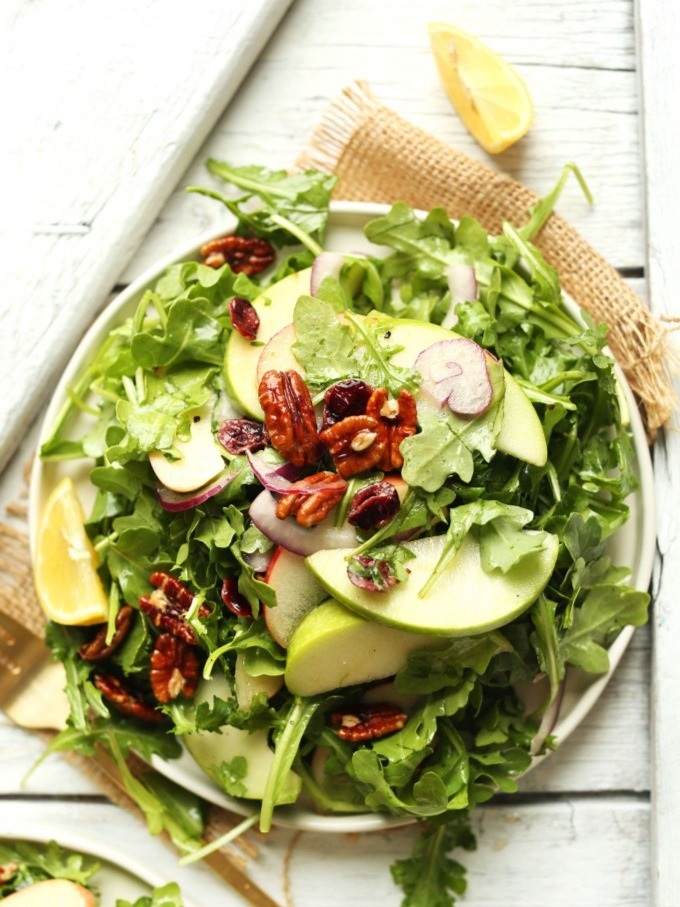 Clevermeals: Receitas - Salada de Maçã e Rúcula com Nozes Pecã Sem Glúten