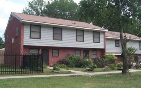 A street view of the Latimer Manor apartments.