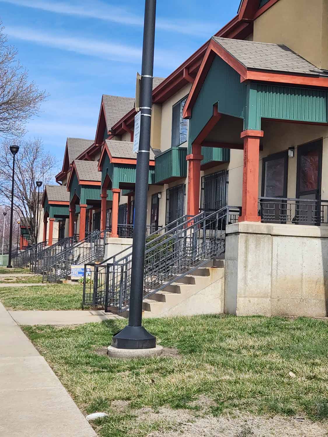 Townhomes lined up in a row.