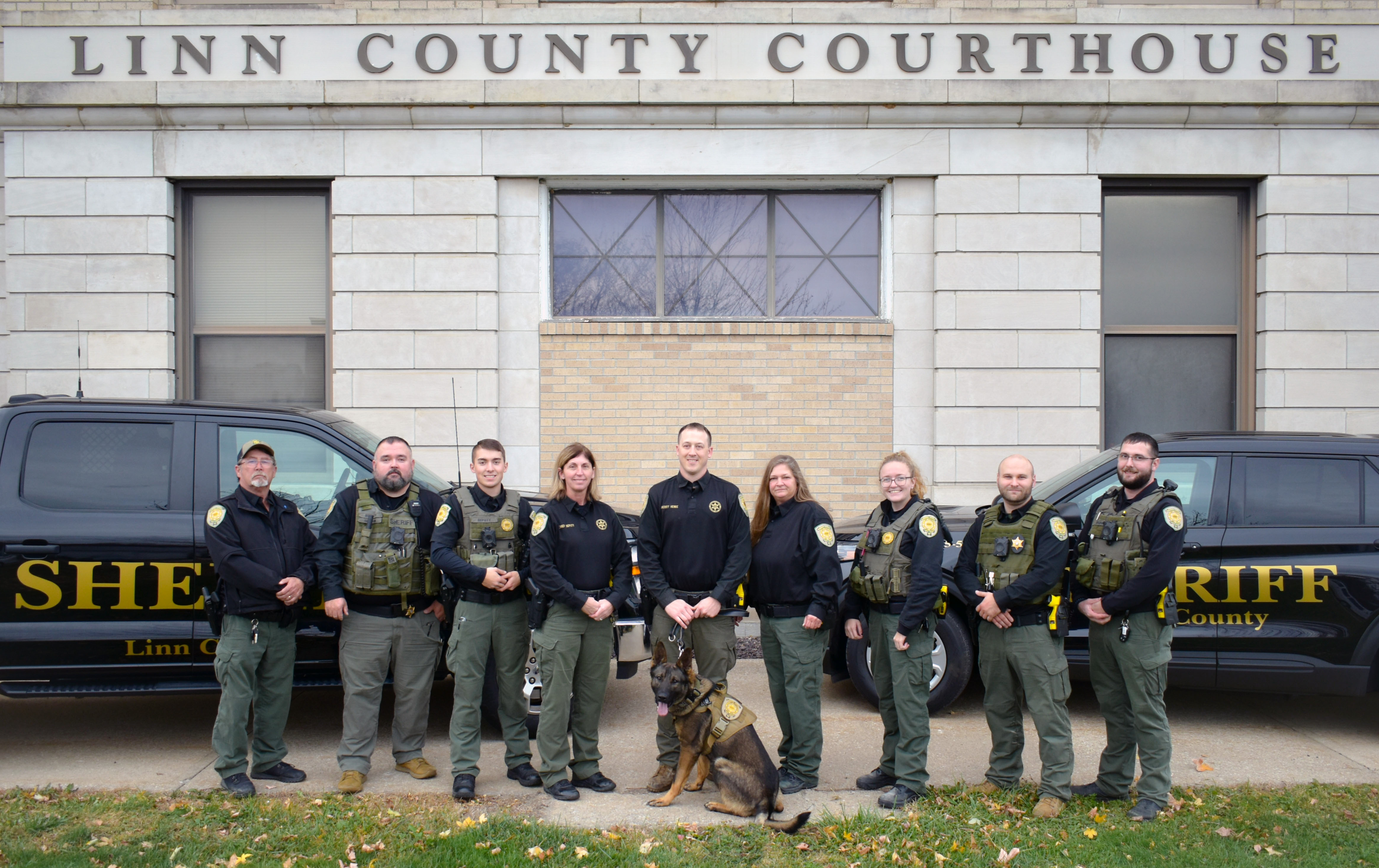 Linn County Sheriff's Office staff standing in front of the courthouse