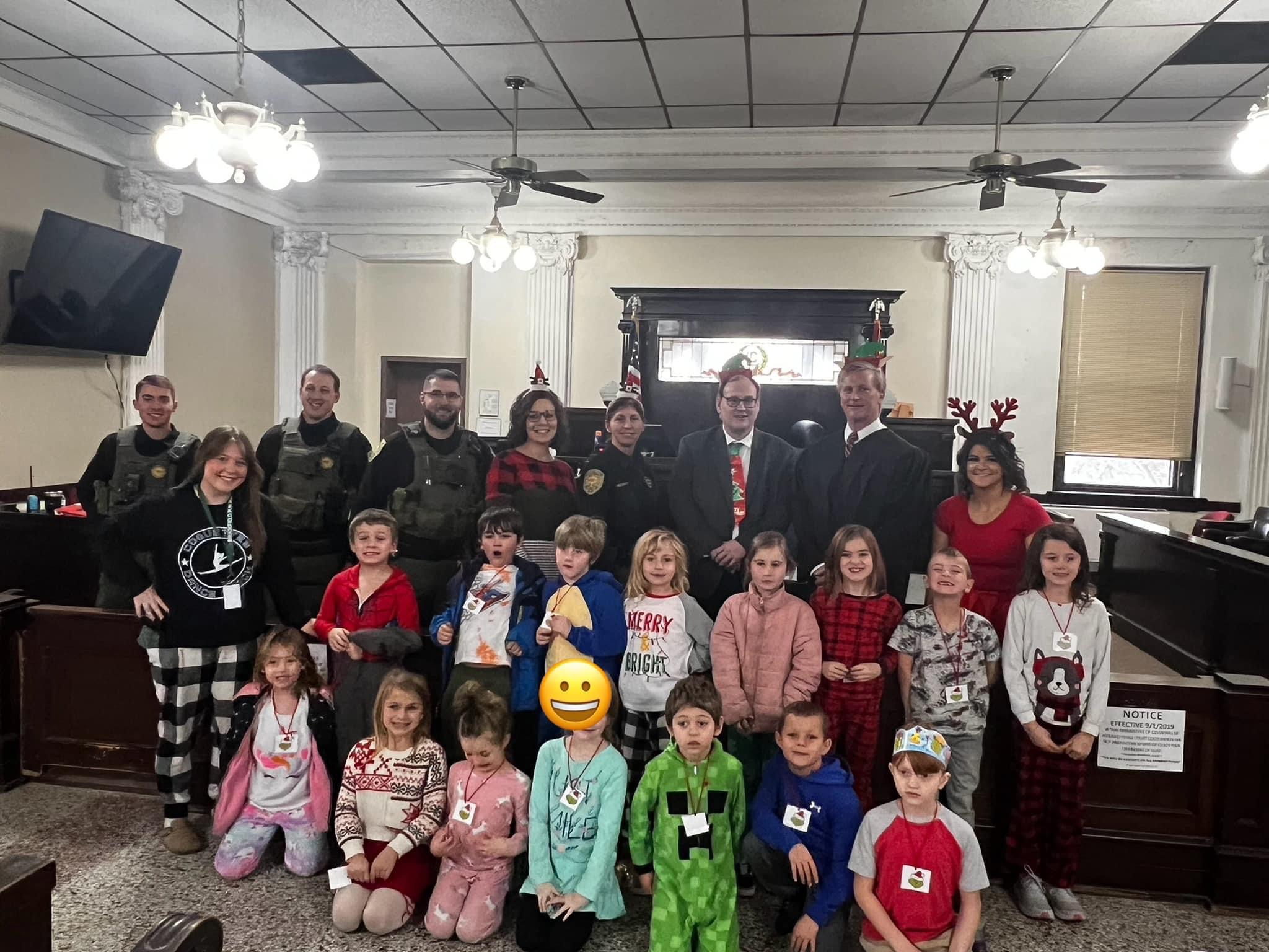 Linn County staff and Brookfield 1st graders in the courtroom