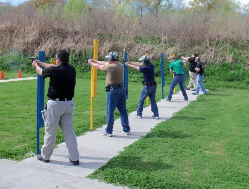 6 officers in a shooting stance while shooting at the shooting range