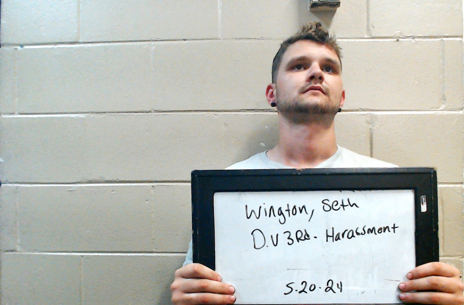 Mugshot of WIGINTON , SETH 