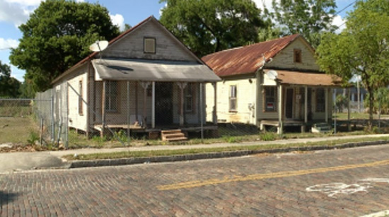Historical scrub homes.